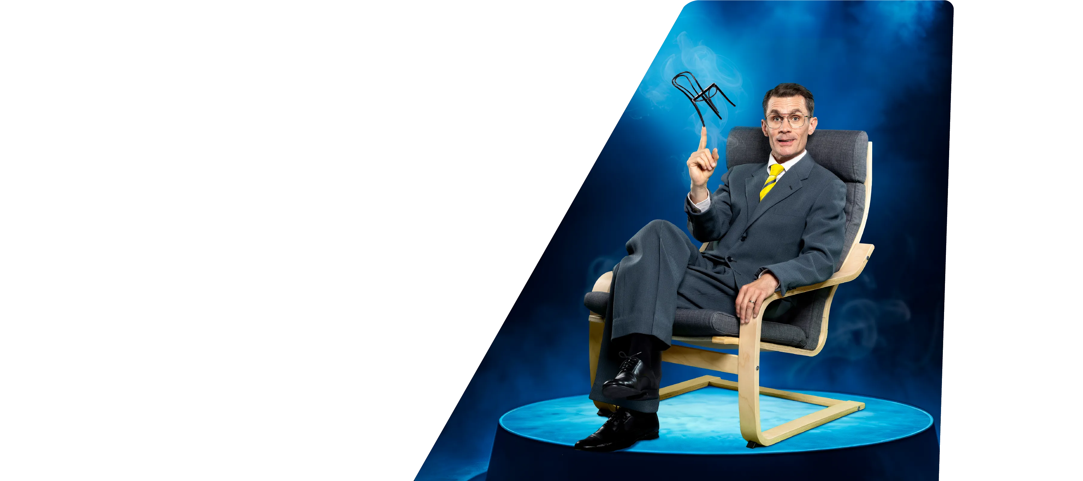 Karaktären Ingvar sittandes på en IKEA stol.